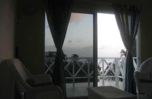 Lagun House | Oceanfront 3BR Bungalow with Fabulous View at Playa Lagun