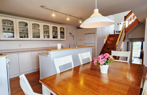 Hyannis Condo | Oceanfront 3BR condo. 1600 sq ft of extended stay! Weekly and Monthly discounts!