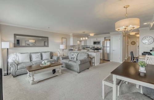 Seaside Condo | Oceanfront 3rd floor Balcony 2 blocks to Turnaround-Work Remotely