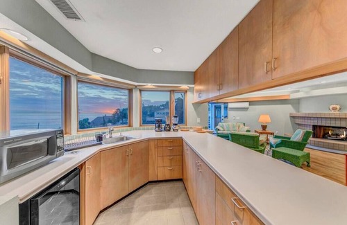 Encinitas Villa | Oceanfront 4 bedroom villa w/2 masters and views