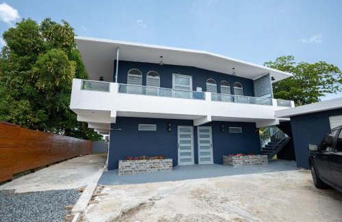Algarrobos House | Oceanfront 5BR Oasis w Decks & Direct Beach Access
