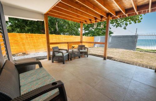 Algarrobos House | Oceanfront 5BR Oasis w Decks & Direct Beach Access