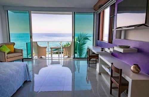 Boca de Tomatlan Villa | Oceanfront 5BR Up to 16 pax