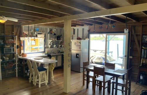 Bocas del Toro House | Oceanfront and Convenient Location