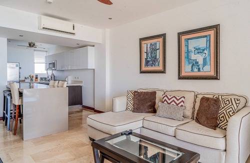 Barrio Los Faroles Apartment | Oceanfront apartment with private balcony, stunning views & pool access