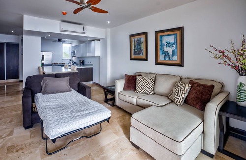 Barrio Los Faroles Apartment | Oceanfront apartment with private balcony, stunning views & pool access