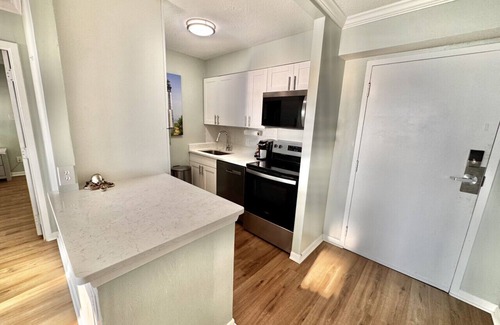 Northeast Virginia Beach Condo | Oceanfront Balcony! Brand New Kitchen|Huge Bedroom