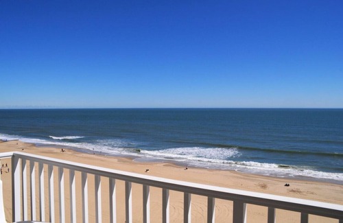 Northeast Virginia Beach Condo | Oceanfront Balcony! Brand New Kitchen|Huge Bedroom