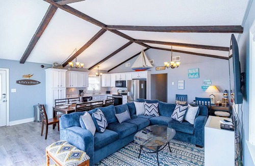 South Nags Head House | Oceanfront beach house just steps from the Atlantic in South Nags Head!