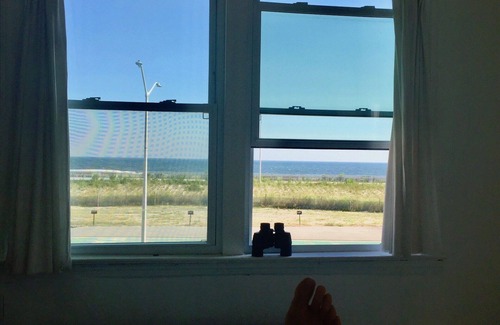 Queens House | Oceanfront Beach Bungalow