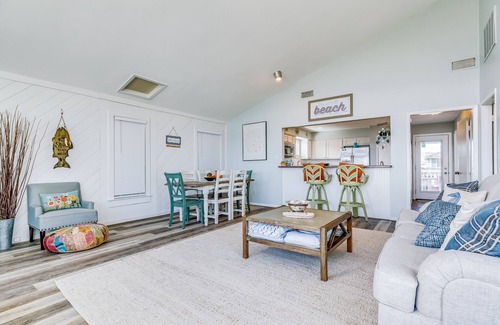 Bermuda Beach House | Oceanfront Beach House w/Beach View, Beautiful Decor, Free WiFi, Central A/C