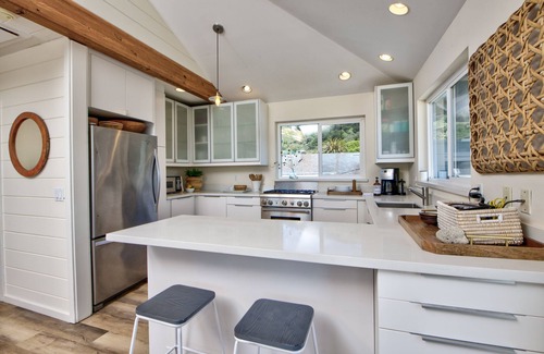 Stinson Beach House | Oceanfront Beauty with views from every room