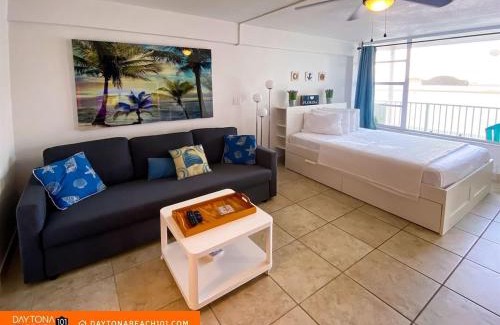 East Daytona Apartment | Oceanfront building with studio