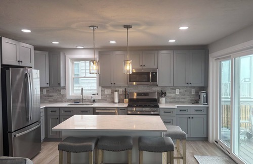 Salisbury Beach Condo | Oceanfront Charm: Cozy 2-BR Condo w/Large Deck & AC on Salisbury Beach