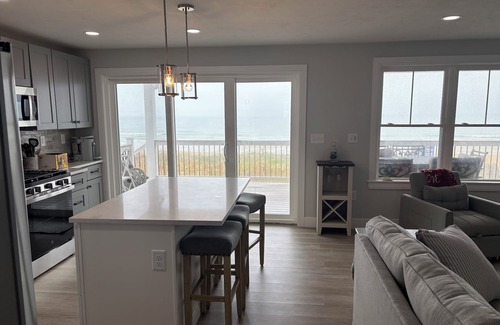 Salisbury Beach Condo | Oceanfront Charm: Cozy 2-BR Condo w/Large Deck & AC on Salisbury Beach