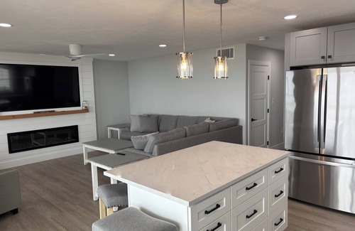 Salisbury Beach Condo | Oceanfront Charm: Cozy 2-BR Condo w/Large Deck & AC on Salisbury Beach
