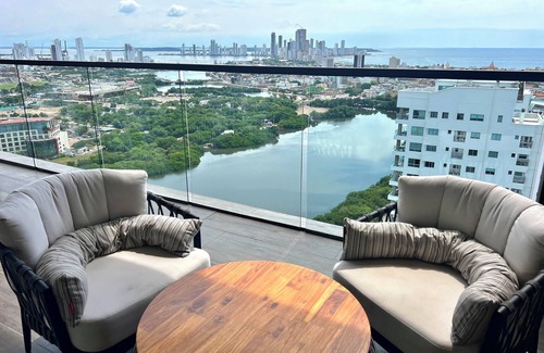 El Cabrero Apartment | Oceanfront 1BR with Amazing Views - WiFi, AC, Gym