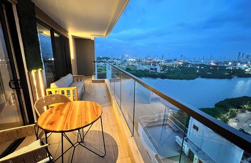 El Cabrero Apartment | Oceanfront 1BR with Amazing Views - WiFi, AC, Gym