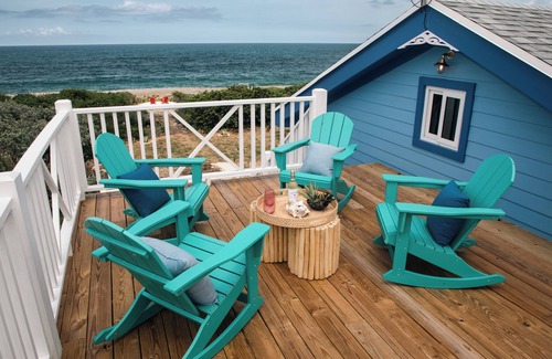 Dunmore Town Cottage | Oceanfront Cobalt Cottage- rooftop deck, generator, slide, & daybed swing!