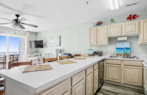 Ocean Isle Beach Condo | Oceanfront condo - Direct beach access with pool - Amazing Views - Windjammer