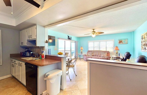 South Patrick Shores Condo | Oceanfront condo with stunning ocean view & screened balcony - near the beach