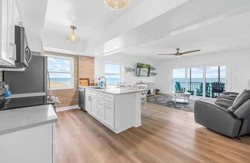 South Patrick Shores Condo | Oceanfront Condo w/Balcony + Rocket Launch Views