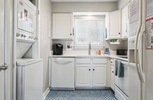 Tybee Island Condo | Oceanfront Condo Charming 2 bedroom 2 baths with direct beach access.