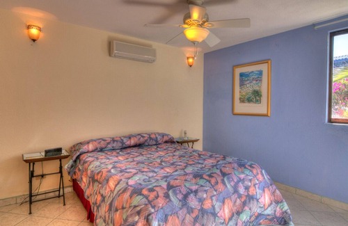 Buenavista Condo | Oceanfront Condo Gem!