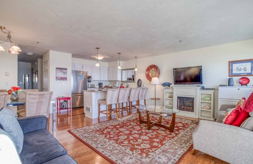 Newport Condo | Oceanfront Condo in the Heart of Nye Beach-Steps to the Best Restaurants!