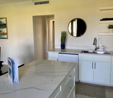 Seven Mile Beach Apartment | Oceanfront Condo on Seven Mile Beach
