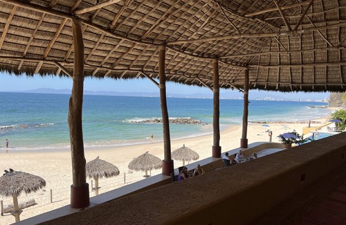 South Shore Hotel Area Condo | Oceanfront Condo On The Beach With Panoramic Views
