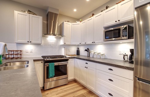 Port Renfrew Condo | Oceanfront Condo Style Cottage