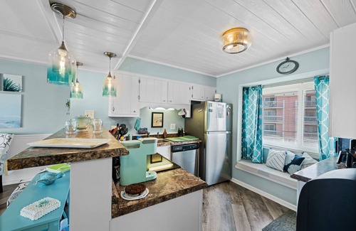 North Carolina Coast Condo | OCEANFRONT CONDO, BEACH EQUIPTMENT, LINENS, BIKES ALL INC.