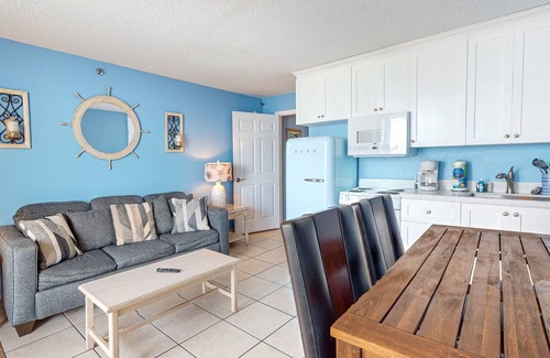 Lenox Park Condo | Oceanfront condo with pool, hot tub, balcony, game room, and fitness room