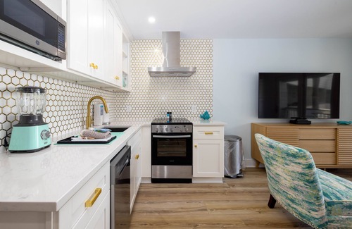 Isle of Palms Condo | Oceanfront Condo Pool & Fishing Pier Access! In the Heart of IOP!