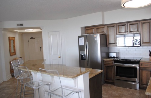 Litchfield by the Sea Condo | Oceanfront condo at Litchfield By the Sea with access to community pool and tennis courts.