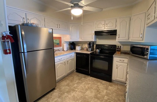 Topsail Beach Condo | Oceanfront Condo Queen’s Grant - WiFi, Pool, Boat Ramp & Dock