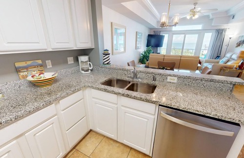 Tybee Island Condo | Oceanfront condo w. community pool + beach access.