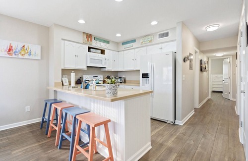 Surf City Condo | Oceanfront Condo w/Views, Pool + Parking