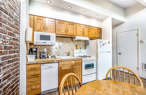 Gearhart Condo | Oceanfront condo - walk to beach & Gearhart Golf Links