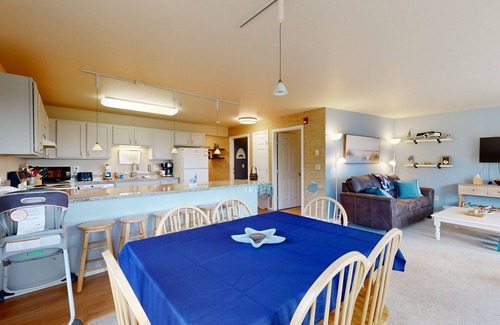 Long Beach Condo | Oceanfront Condo with stunning views, WIFI, W/D, fireplace, & great location
