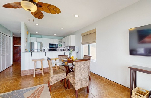 Kapaa Condo | Oceanfront condo with pool, hot tub, sauna, tennis, BBQ, putting green, & lanai