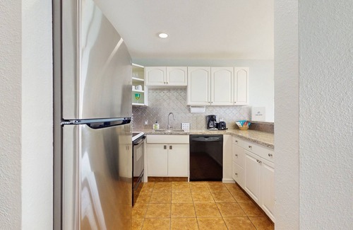 Kapaa Condo | Oceanfront condo with pool, hot tub, sauna, tennis, BBQ, putting green, & lanai