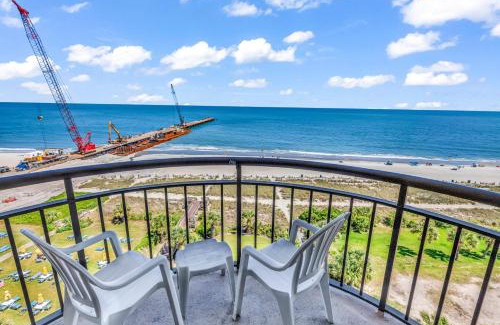 Myrtle Beach Apartment | Oceanfront Condo with Balcony