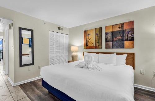 Myrtle Beach Apartment | Oceanfront Condo with Balcony