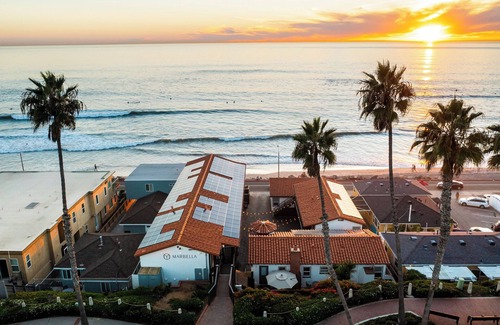 Townsite Condo | Oceanfront Corner Studio with Cal King (306)