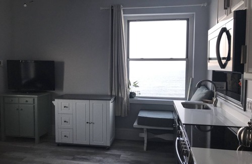 Atlantic City Condo | Oceanfront Corner, Indoor Pool/Hot Tub/Gym located on the Boardwalk, Renovated