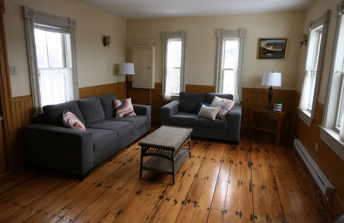 Indian Harbour Cottage | Oceanfront Cottage - 1 minute from Peggy's Cove
