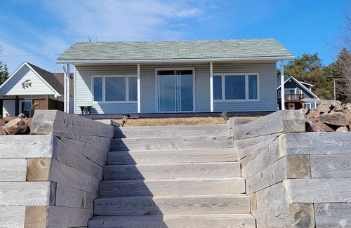 Grand-Digue Cottage | Oceanfront cottage with private beach access near Shediac, New Brunswick