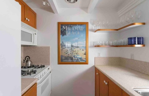 Montecito House | Oceanfront Cottage on the Sand at Miramar Beach
